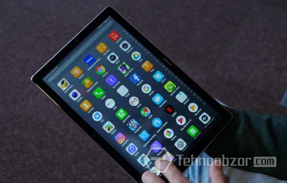 Huawei MediaPad M5 в руках