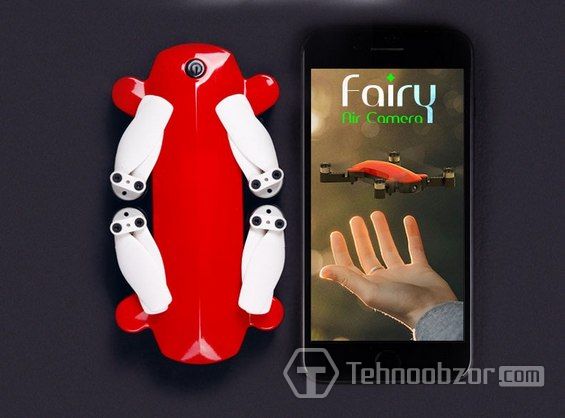 Дрон Simtoo Fairy Air Camera лежит рядом со смартфоном