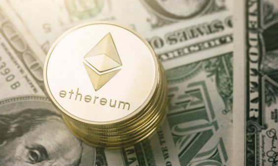 Стопка монет Ethereum крупным планом