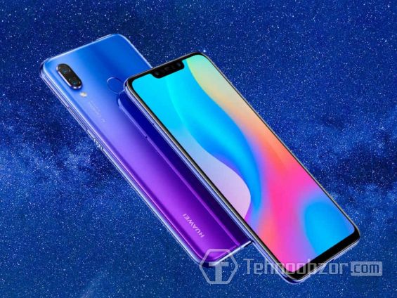 Два телефона Huawei Nova 3 на фоне звёзд