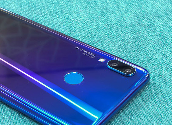 Задняя часть Huawei Nova 3