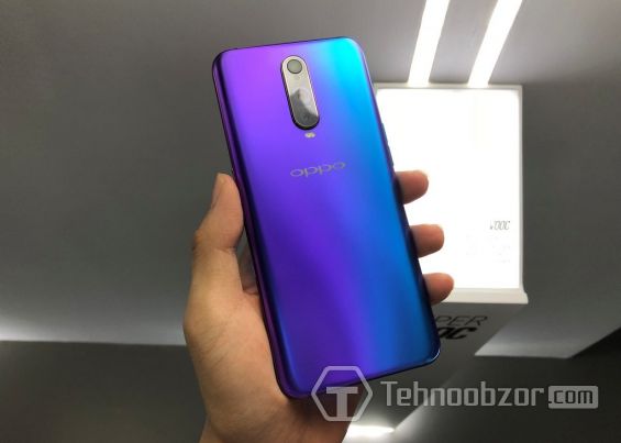 OPPO R17 Pro в руке