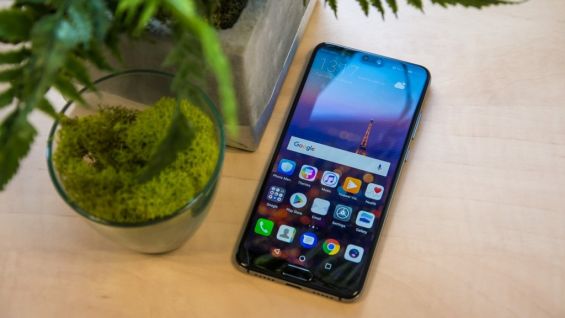 Смартфон Huawei P20 вид сверху