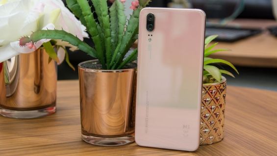 Huawei P20 с розовым корпусом