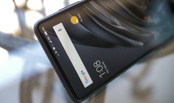 Xiaomi Mi MIX 2S лежит на боку