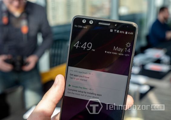 Экран HTC U12 Plus крупным планом