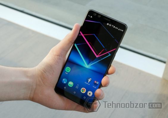 Главное меню смартфона HTC U12 Plus