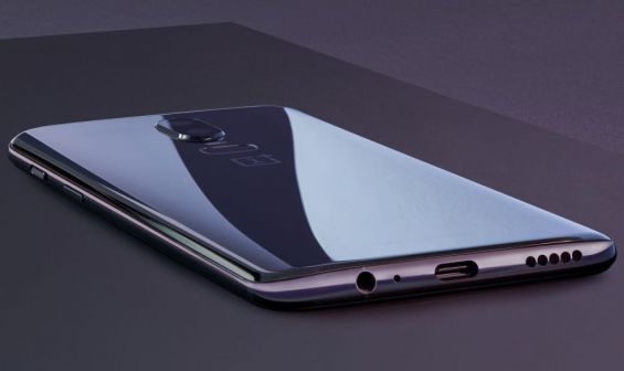 Нижняя грань смартфона Oneplus 6