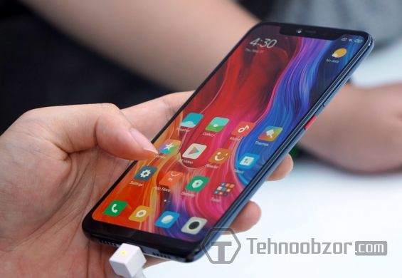 Иконки программ на экране Xiaomi Mi 8 Explorer Edition