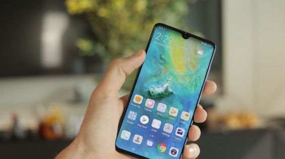 Передняя сторона телефона Huawei Mate 20