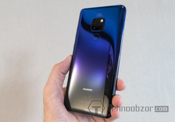 Расположение модулей основной камеры на смартфоне Huawei Mate 20