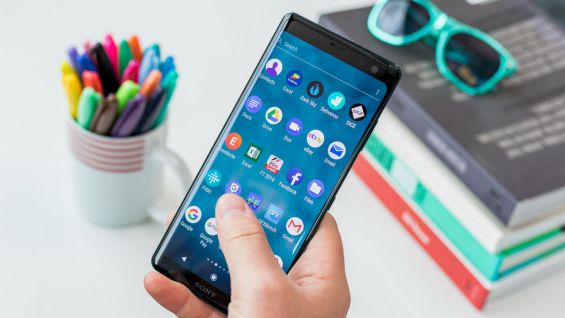 Иконки меню на экране смартфона Sony Xperia XZ3