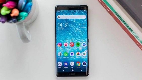 Смартфон Sony Xperia XZ3 в рабочем состоянии