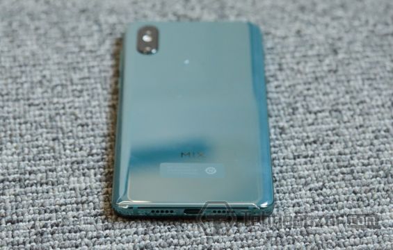 Задняя часть и нижняя грань Xiaomi Mi Mix 3