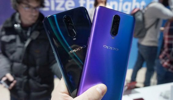 OPPO RX17 Pro в двух вариантах расцветки