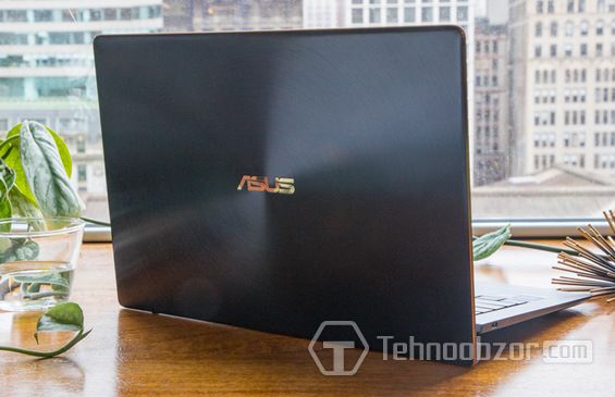 Как выглядит задняя панель ноутбука ASUS Zenbook S