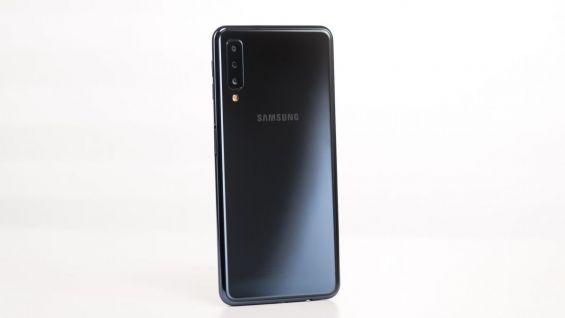 Задняя часть Samsung Galaxy A7 2018