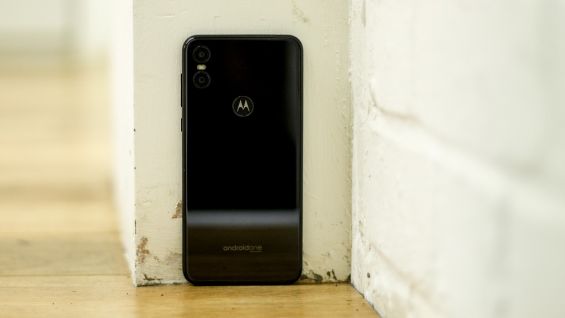 Motorola One в черном цвете