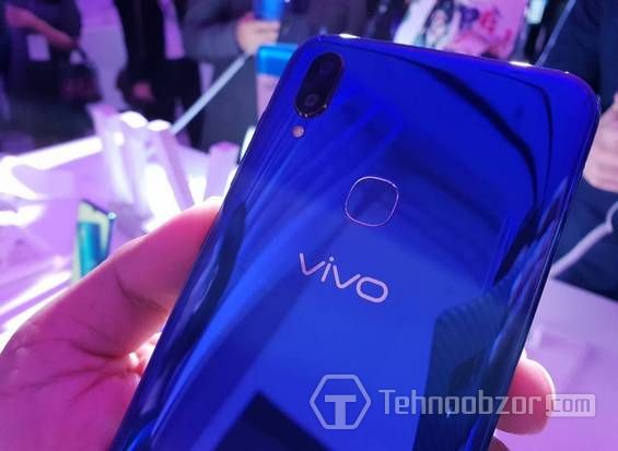 Основная камера Vivo V11i крупным планом