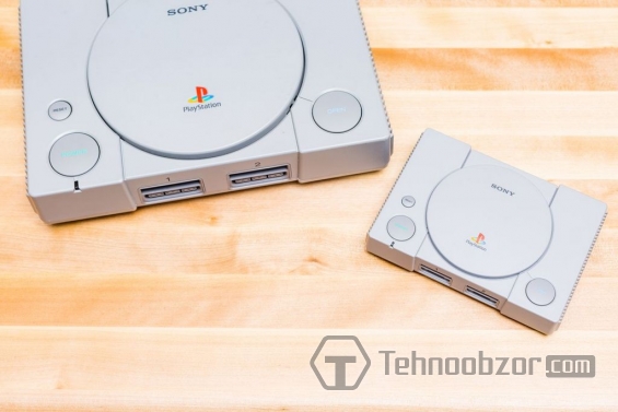 Сравнение размеров Sony PlayStation Classic и оригинальной консоли