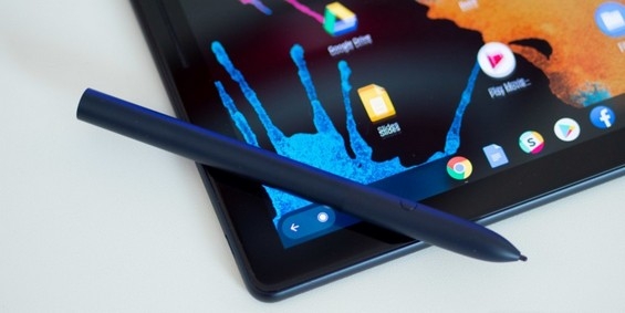 Фирменный стилус лежит на планшете Google Pixel Slate