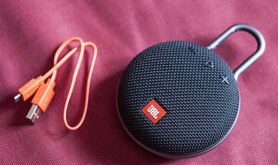 Колонка JBL Clip 3 и шнур micro-USB