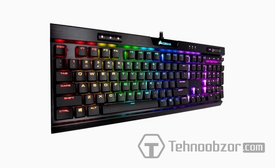 Клавиатура Corsair K70 RGB MK.2 с работающей подсветкой