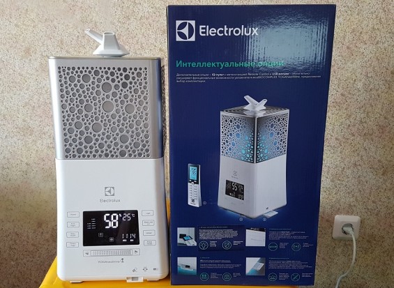 Увлажнитель воздуха Electrolux EHU-3815D YOGAhealthline и упаковка от него