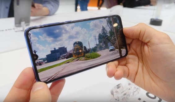 Видеоролик на дисплее Xiaomi Mi 9 SE