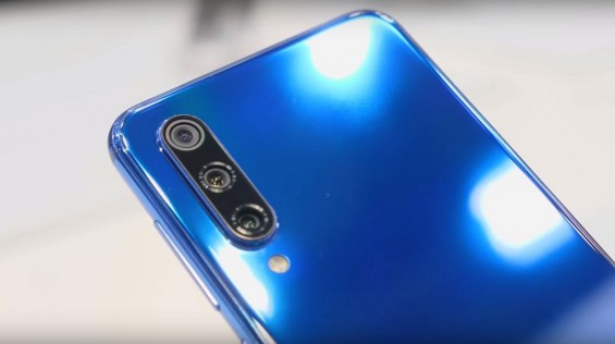 Основная камера Xiaomi Mi 9 SE крупным планом