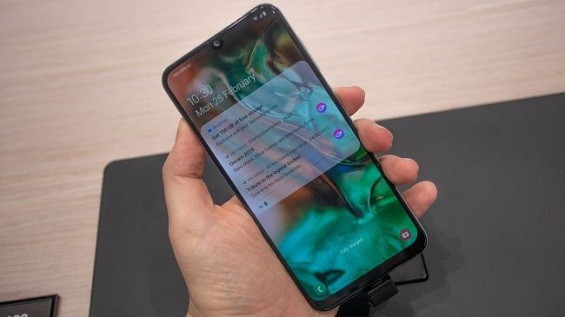 Уведомления на дисплее Samsung Galaxy A30