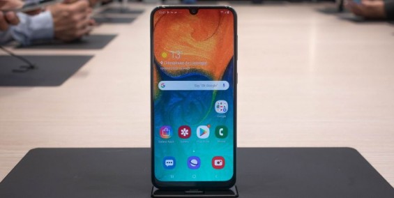 Samsung Galaxy A30 в рабочем состоянии