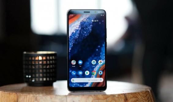 Nokia 9 PureView в вертикальном положении