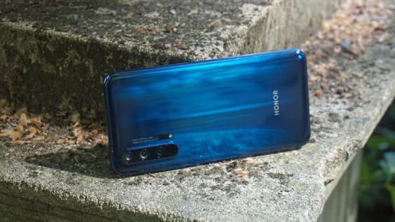 Демонстрация тыльной панели Honor 20 Pro