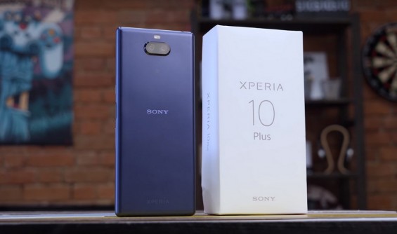 Sony Xperia 10 Plus и упаковка для него