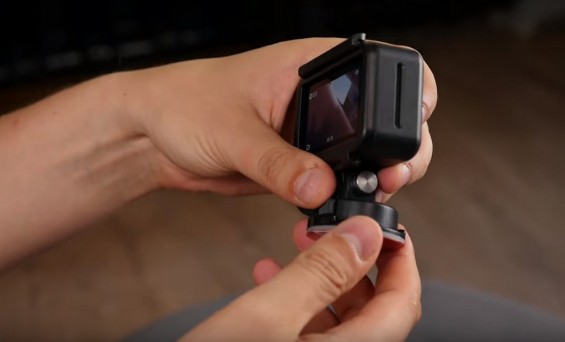 Установка крепления на камеру DJI Osmo Action