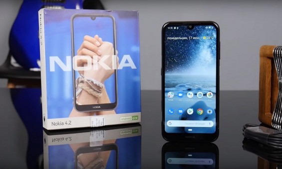 Смартфон Nokia 4.2 DS и упаковка от него