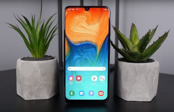 Samsung Galaxy A30 крупным планом