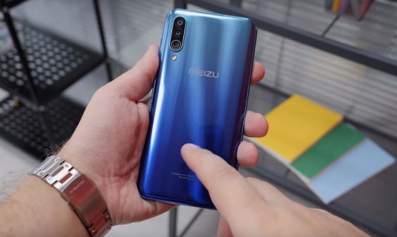 Демонстрация тыльной панели Meizu 16Xs