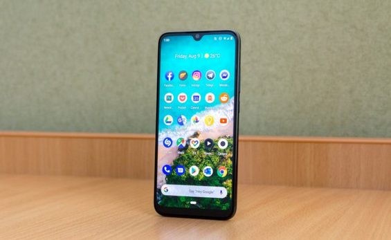 Xiaomi Mi A3 в вертикальном положении