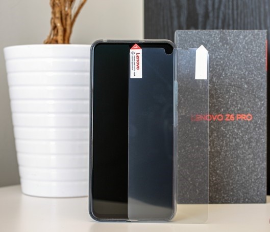 Защитная пленка в комплекте Lenovo Z6 Pro