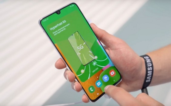 Поддержка сети 5G показана на дисплее Samsung Galaxy A90