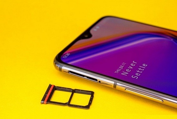 Лоток для СИМ-карт на смартфоне OnePlus 7