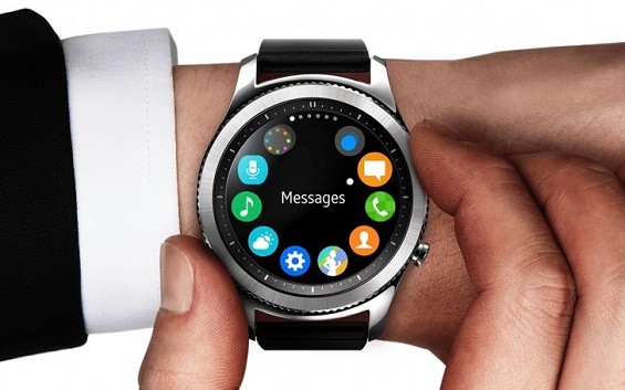 Samsung Gear S3 на руке