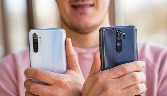 Realme X2 и Redmi Note 8 Pro в руках