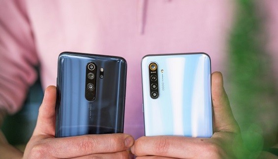 Realme X2 и Redmi Note 8 Pro в руках