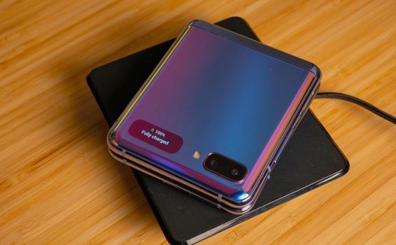 Samsung Galaxy Z Flip в сложенном состоянии