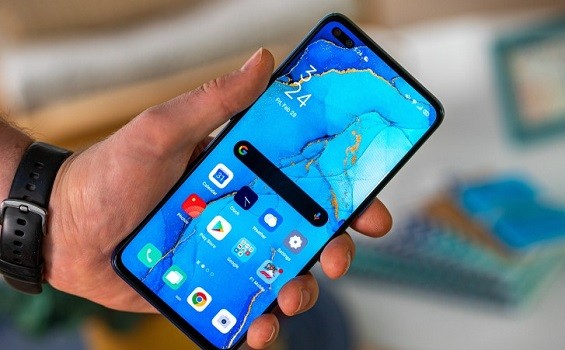 Oppo Reno 3 Pro в руках